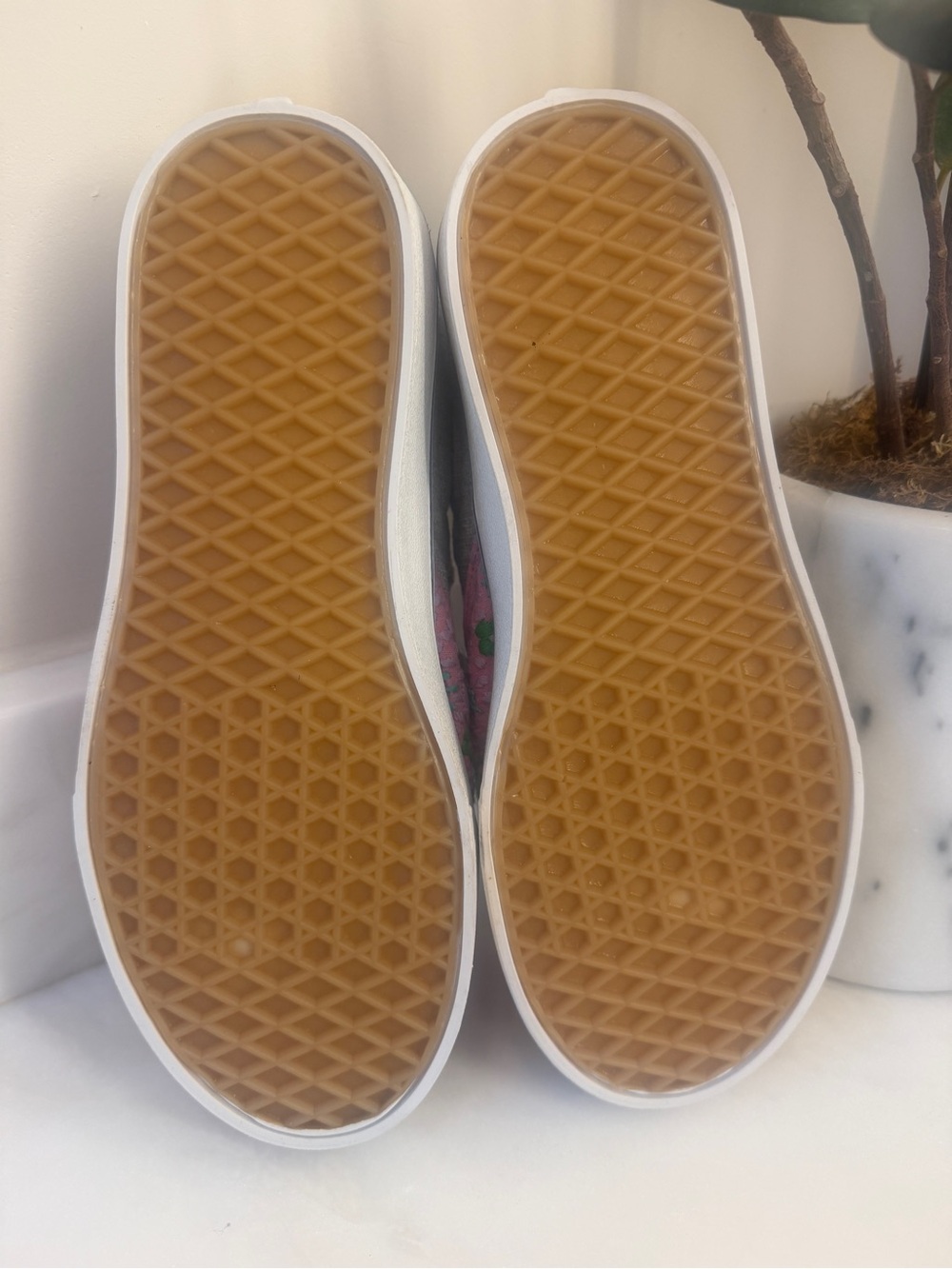 NWT, Zipakna Women’s Sneakers, Size 8. Pink embroidered with eye and butterfly. - Picture 7 of 7